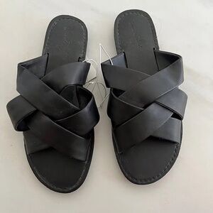 Black strappy Krissy sandals flat flip flops cute